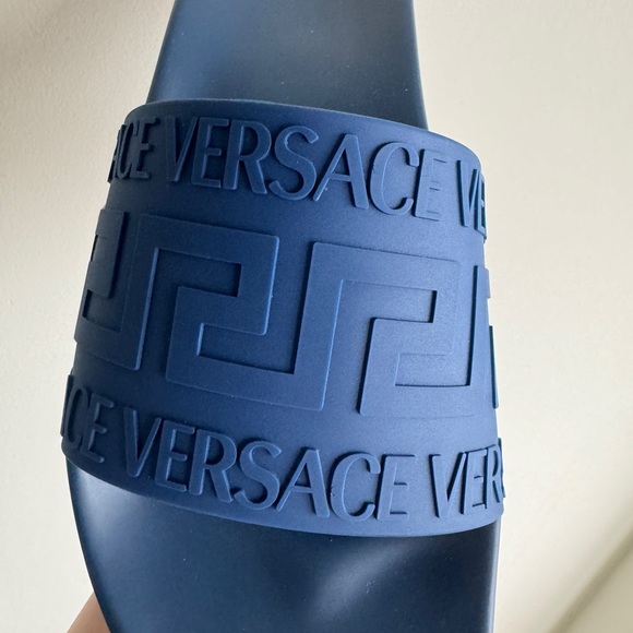 BNIB Versace Pool Slides - Picture 4 of 6